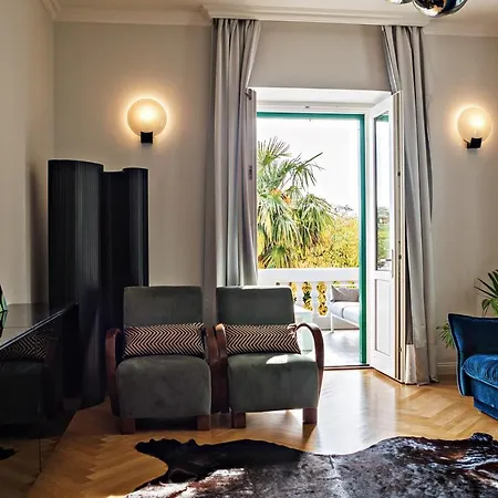 Deluxe Beachfront Klara, Apartment